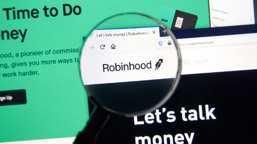 Robinhood app and logo on screen. Robinhood financial services company-Robinhood Misled Clients-ss-featured