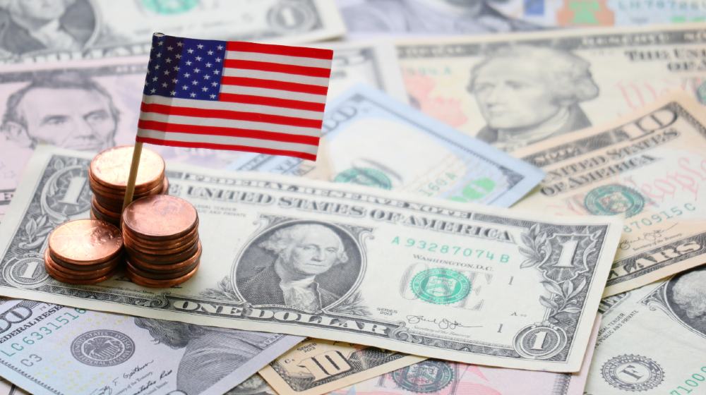 moody's - US flag sign and Dollar cash banknote and coin background | US Posts 6.4% GDP Growth In the First Quarter of 2021 | Featured