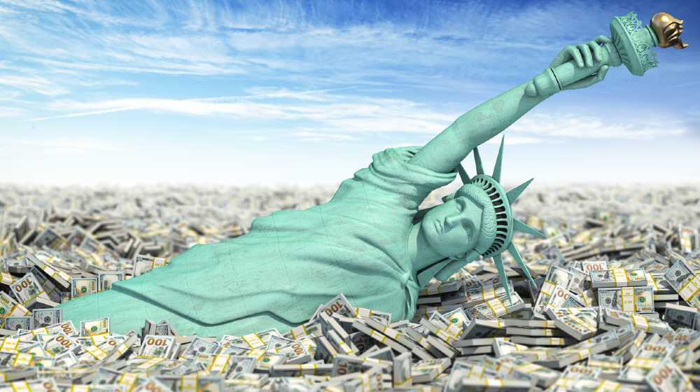Crisis-and-inflation-in-USA-no-limit-on-Fed-money-injections.-Statue-of-Libety-falls-to-pile-of-dollar-packs | Powell Downplays Inflation Fears But Admits Uncertainty | featured