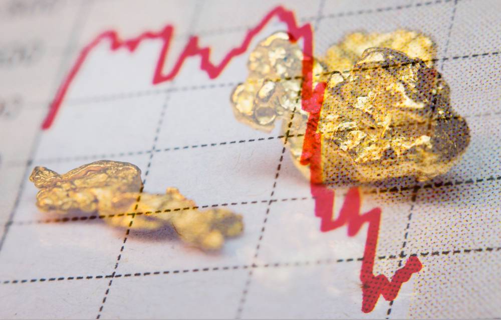 Gold nuggets and stock market graph | Gold Dips as Dollar Firms, Investors Eye Clues on U.S. CenBank Move | featured
