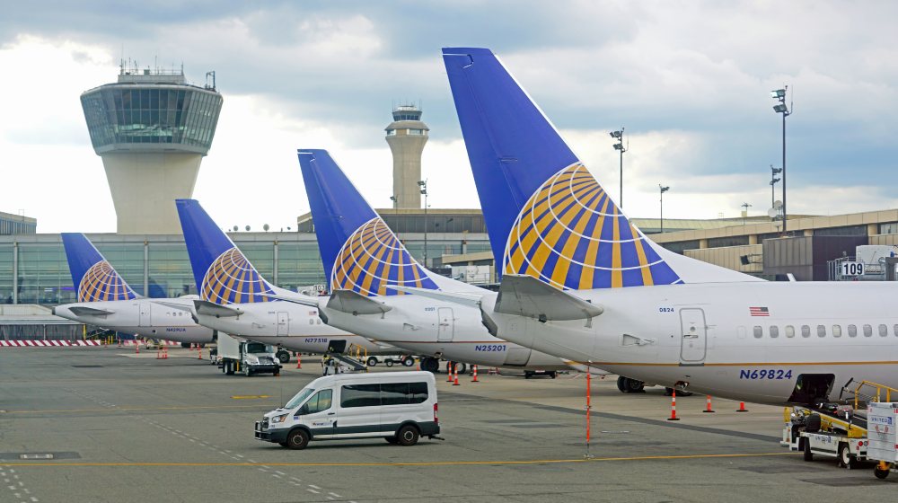 Planes from United Airlines (UA) at Newark Liberty International Airport (EWR)-United Airlines-SS-Featured