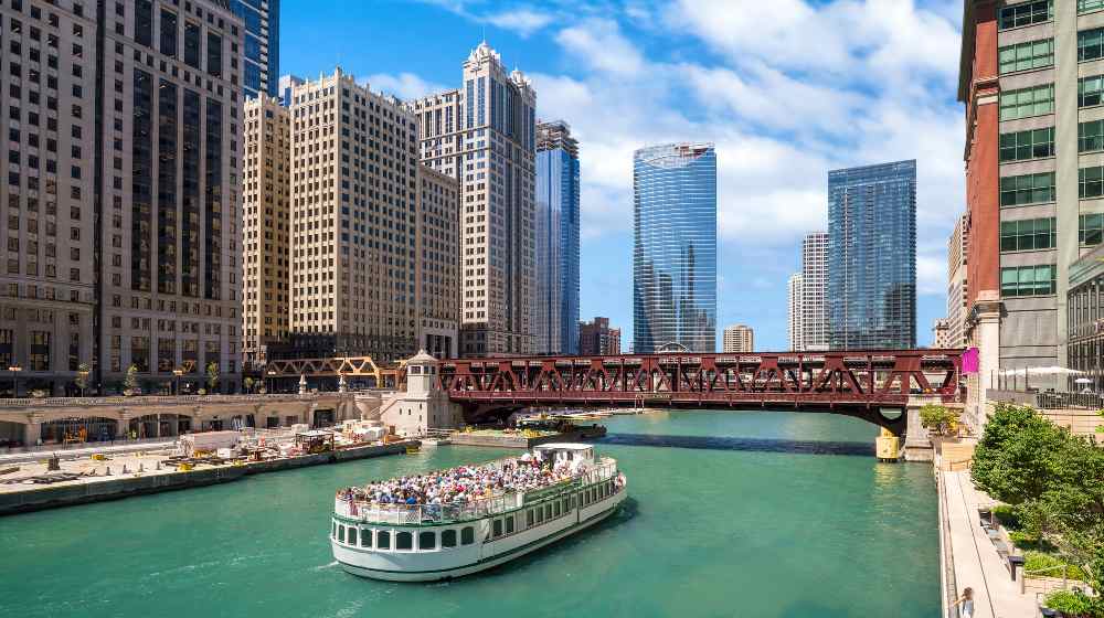 The Chicago River and downtown Chicago skyline USA | Chicago Mocks Texas, Invites Liberals To Move There | featured