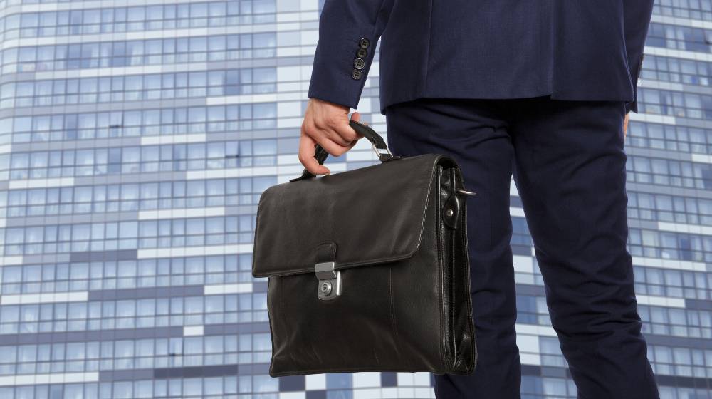 Portfolio investor. Businessman with briefcase | Why Do Startups Prefer A Venture Capitalist? | featured