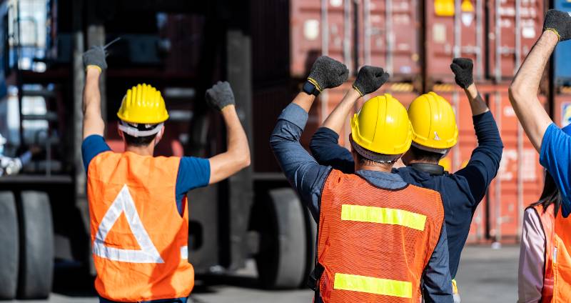 Strike of workers in container yard-Labor Market