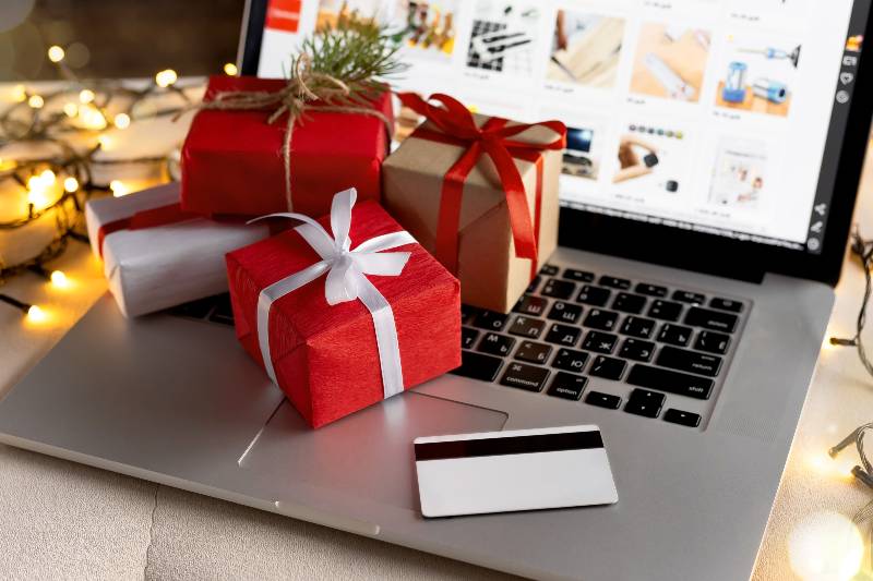 Christmas online shopping, sales and discounts promotions during the Christmas holidays | Holiday Sales