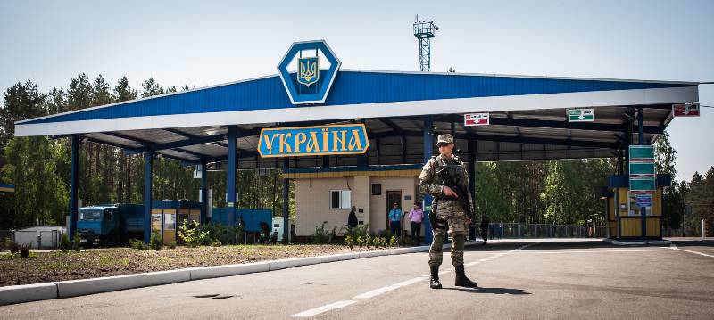 Barrier and checkpoint on Russia | Russia-Ukraine Border Standoff Continues