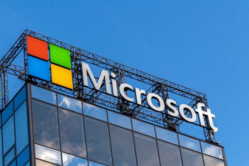 Microsoft logo and emblem on the roof of a high-rise office | The healthiest business on the U.S. stock market