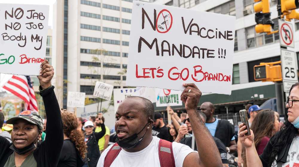 Municipal workers of the city march across Brooklyn bridge and rally at City Hall Park against vaccination mandate | GOP Senators Want Vote To Defund Biden’s COVID Mandates | featured