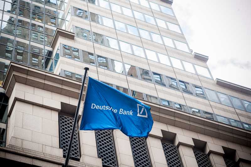 A flag flies outside the Deutsche Bank headquarters | Deutsche Bank Won’t Close Operations in Russia