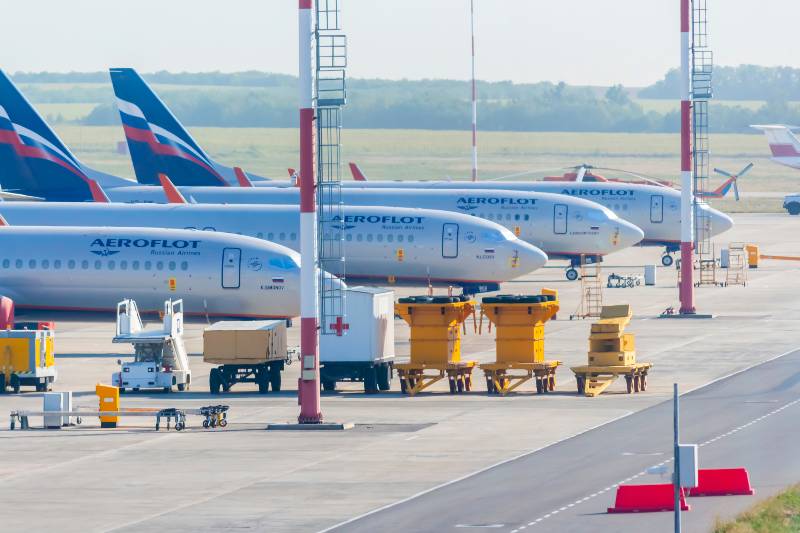 Group of parked Aeroflot airplanes with closed windows | Russian Airlines to Locally Register Seized Planes