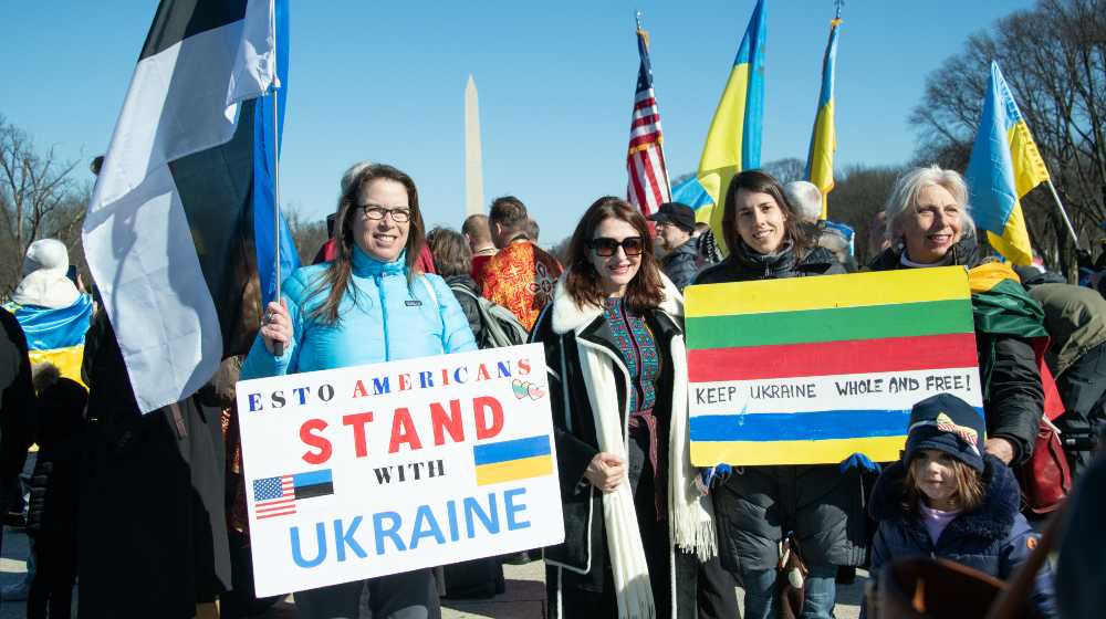 Protestors rally in support of Ukraine in Washington DC | Biden’s Support Ukraine Programs Are Taking Too Long | featured