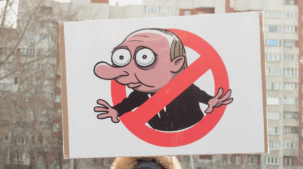 protesters in Russia, Yekaterinburg rally to boycott the upcoming presidential election | More Companies Isolating Russia As Ukraine Conflict Rages On | featured