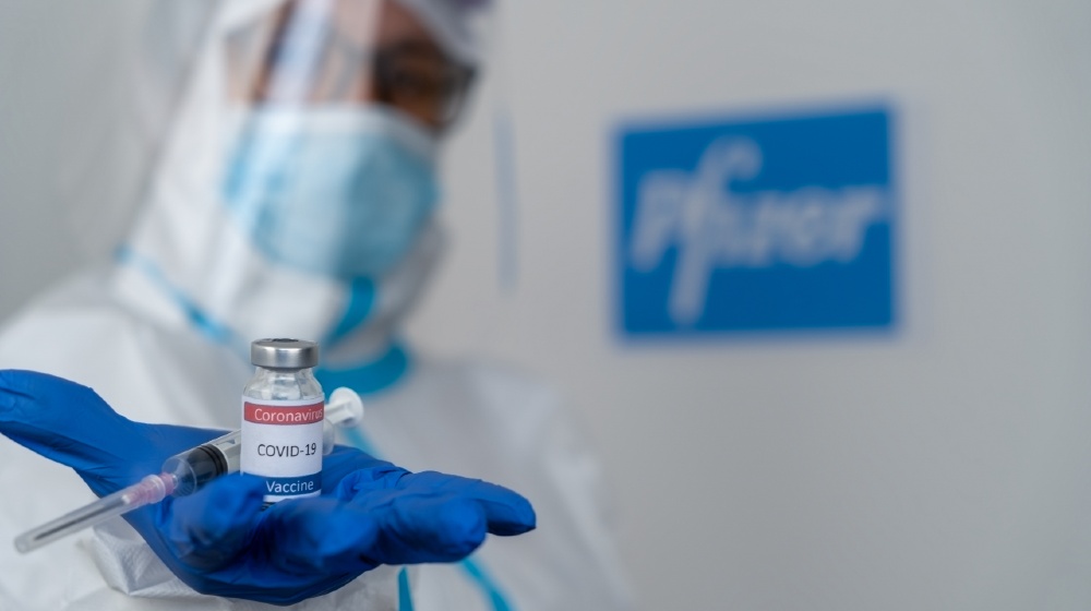 A medical worker shows the coronavirus vaccine close up-Pfizer COVID-19 Vaccine-ss-featured