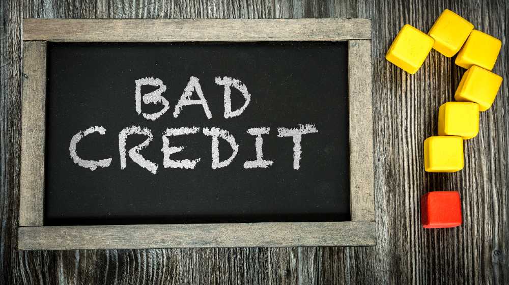 Bad Credit written on chalkboard | 5 Things That You Can Do With the Money From a Bad Credit Loan | featured