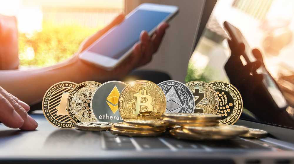 Bitcoin BTC cryptocurrency coin with altcoin digital crypto currency tokens | Biden to Sign EO on US Cryptocurrency Strategy | featured