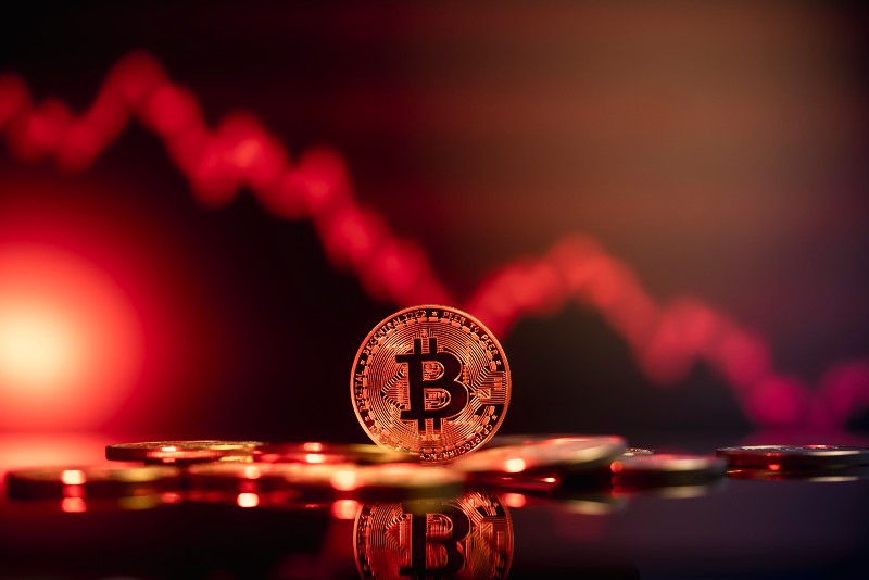 Bitcoin price crash in front of a red abstract | Bitcoin Crash