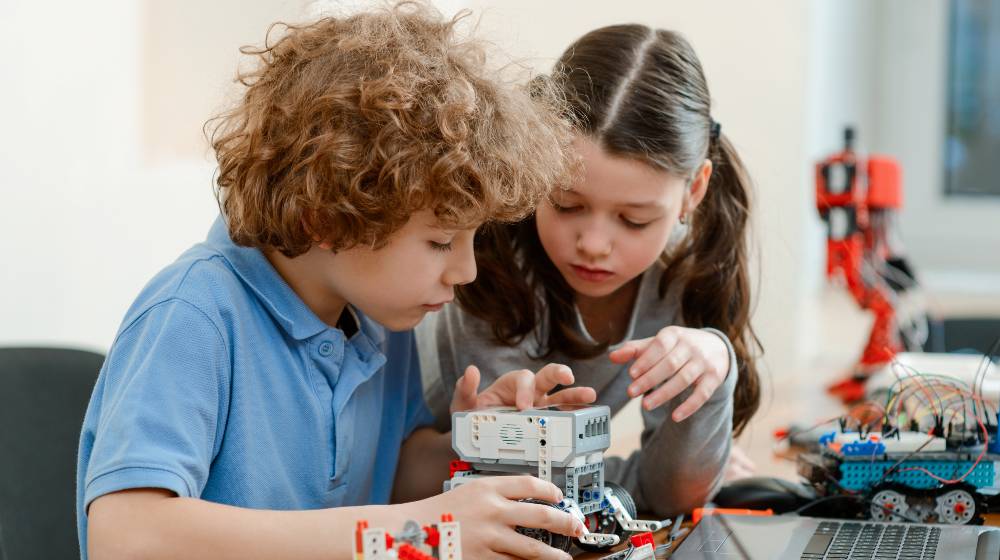 Boy and girl working together on a robotics project | Sparkle Box Breaks the Boundaries of Learning with its Educational Kits | featured