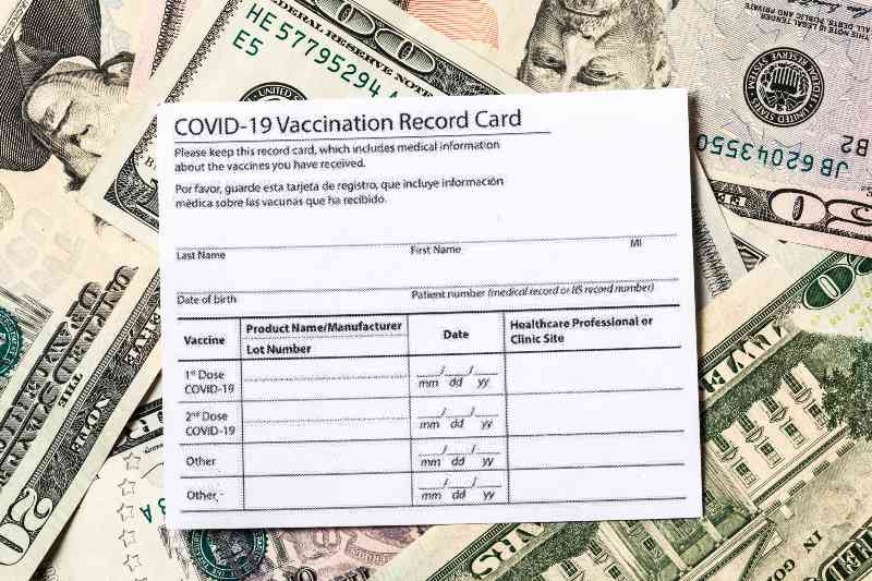 Covid-19 vaccination card and cash money | Manufacturer of Fake Vaccine Cards