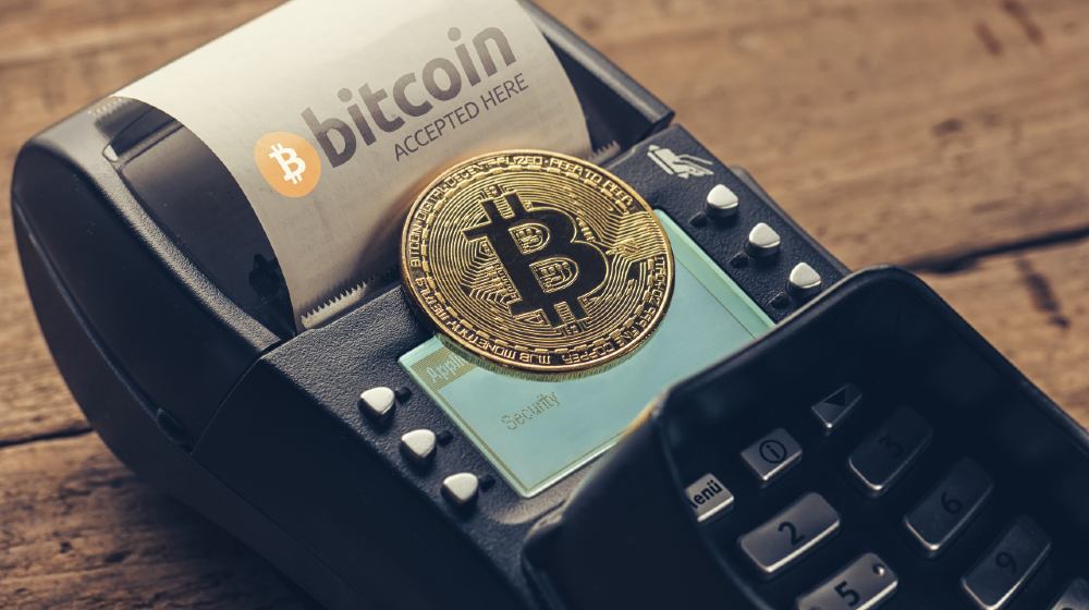 Customer pays by bitcoin to pay a bill at the cafe-Bitcoin Can Go Up-ss-featured