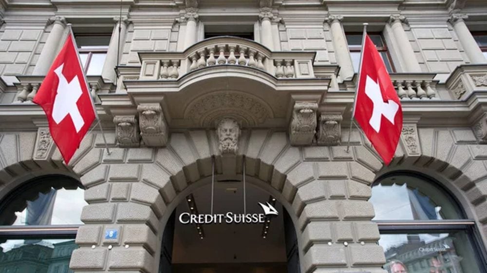 Entrance of historic bank building of Swiss bank Credit Suisse at Parade Square at City of Zürich-Credit Suisse-SS-Featured