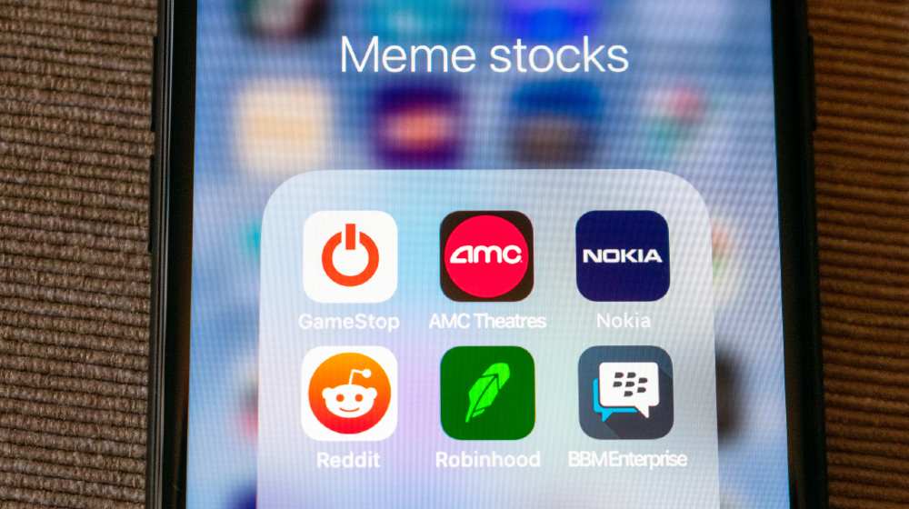 GameStop, AMC Theatres, Nokia, BlackBerry Enterprise, Reddit, Robinhood application icons grouped | Short Sellers Lose Near $1B As GameStop, AMC Stocks Rally | Featured