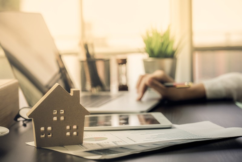 Hand of Business people calculating interest, taxes and profits to invest in real estate | MLG Capital CEO Tim Wallen on the Current State of the U.S. Real Estate Market