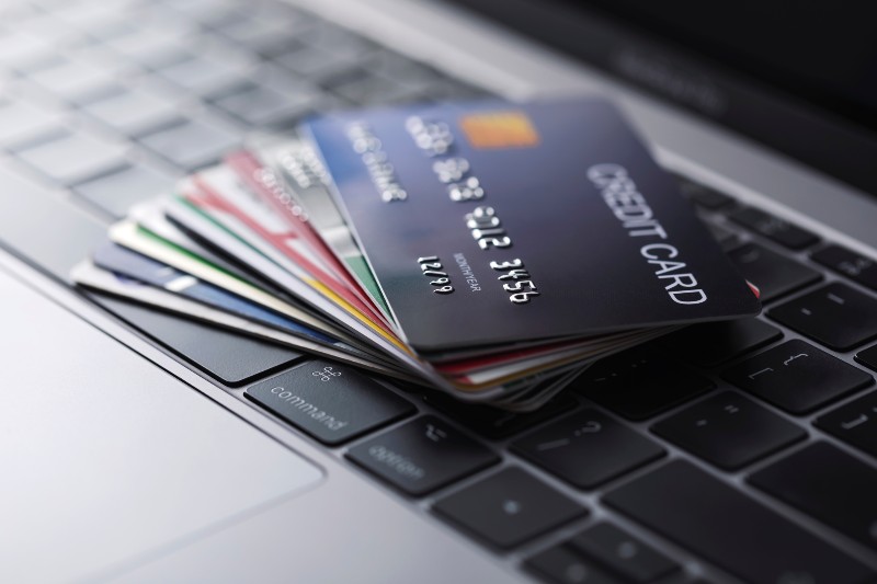 Online credit card payment for purchases from online stores | Should I Use a Credit Card or Not