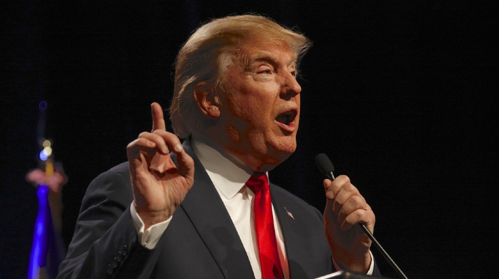 Republican presidential candidate Donald Trump speaks at campaign event | Donald Trump Sues FB, Twitter, and YouTube | featured