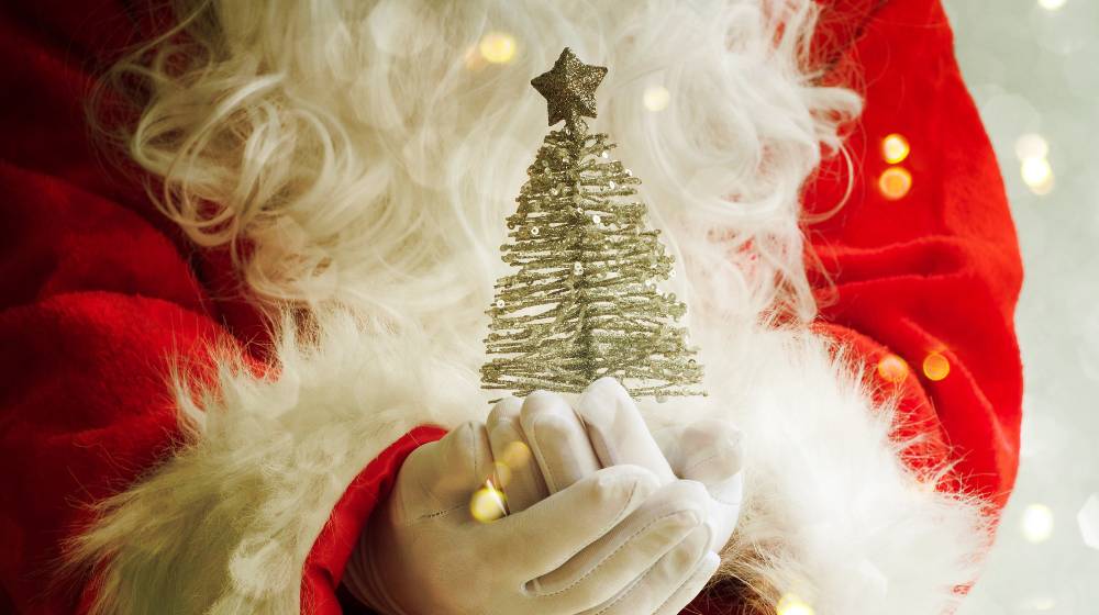 Santa Holding Christmas Tree | Supply Chain Crisis Makes Auto Firms Ditch Holiday Promos | featured
