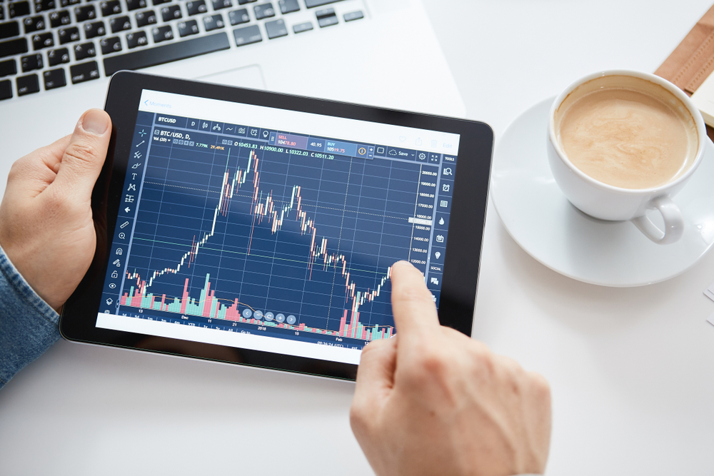 Stocks Will Head Lower, Warns Billionaire Bond Investor