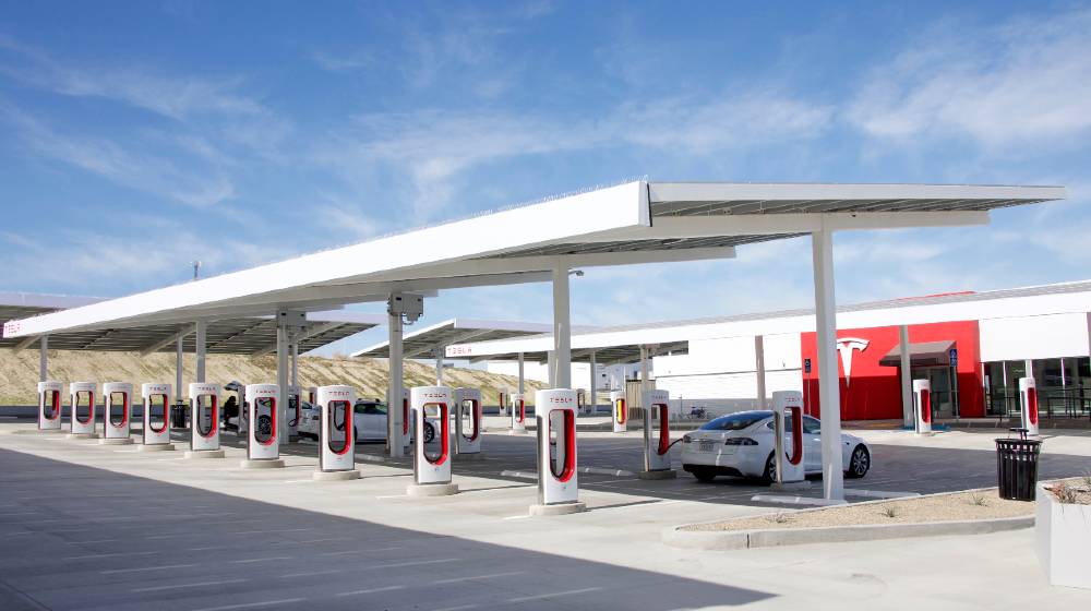 Tesla Supercharger station with 40 charging stations all on solar power | Tesla To Share Charging Stations With Other EVs within 2021 | featured