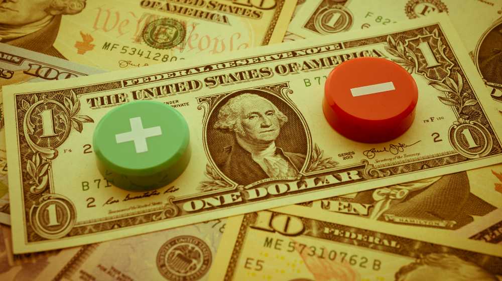 The Federal Reserve ( FED ) to cut or raises interest rates concept | How To Deal With The Upcoming Federal Rate Hikes | featured