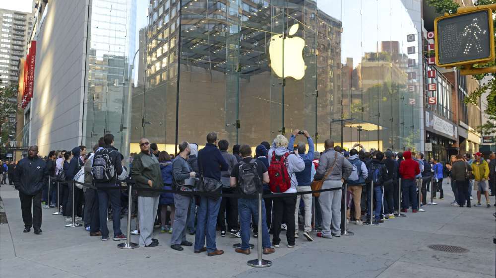 Thousands of loyal customers wait on long lines stretching many blocks outside the Apple Store | Apple Gets Rare Sell Rating, iPhone Sales ‘Unsustainable’ | Featured