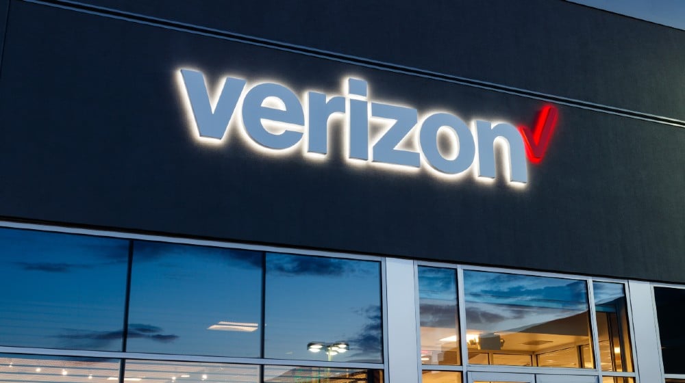 Verizon Wireless Retail Location. Verizon delivers wireless, high-capacity fiber optics and 5G communications IV | Verizon Selling Yahoo! and AOL | Featured
