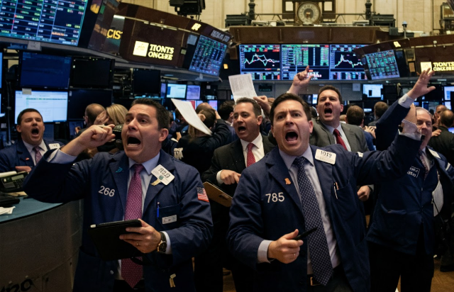 U.S. Bond Market Sounds Alarm As Trump’s Tax Bill Pushes Investors to Demand Higher Returns