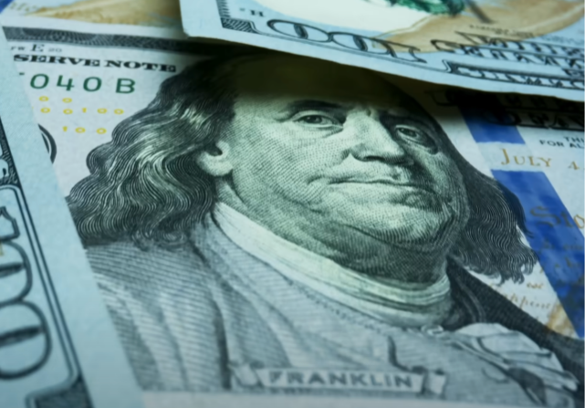 The US Dollar Just Flinched. Here’s How Smart Investors Are Responding